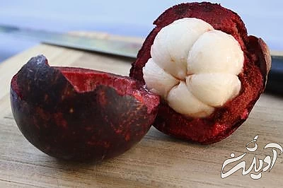 پوست منگوستین را به صورت یک دایره ی کامل برش دهید